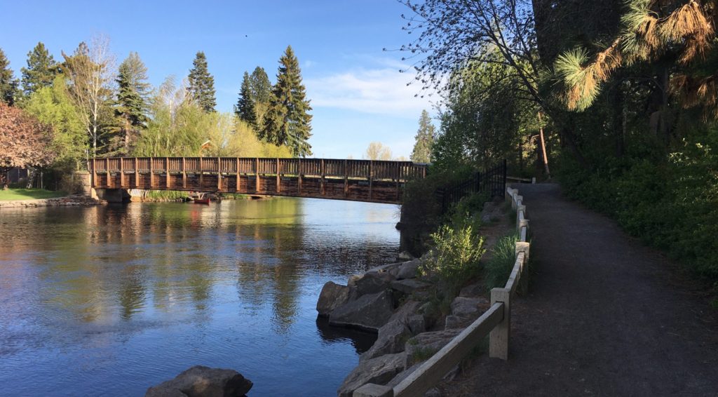 bridge at columbia park over deschutes river